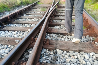 Detalji tragedije na željezničkoj pruzi u Stanarima: Muškarac (76) imao TEŠKE POVREDE NOGU, tijelo prevezeno na obdukciju