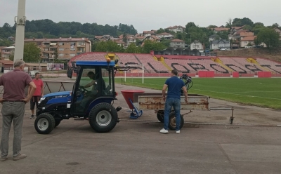 Na stadionu Tušanj nabavljen traktor sa priključcima za održavanje terena