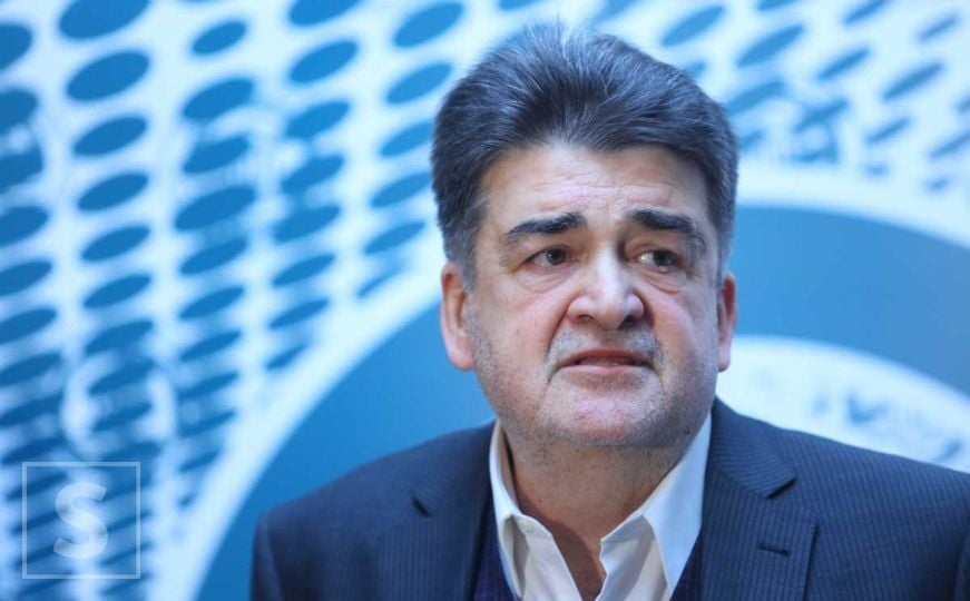 Savez kolumnista | Ćurak: Tišino, možeš li me čuti