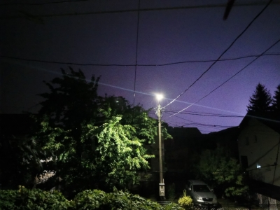 (VIDEO) Snažno nevrijeme pogodilo pogodilo Mostar: Vjetar iz korijena iščupao veliko stablo jablana
