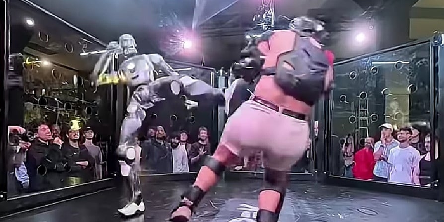 Pogledajte borbu između čovjeka i robota kojim je upravljao operater
