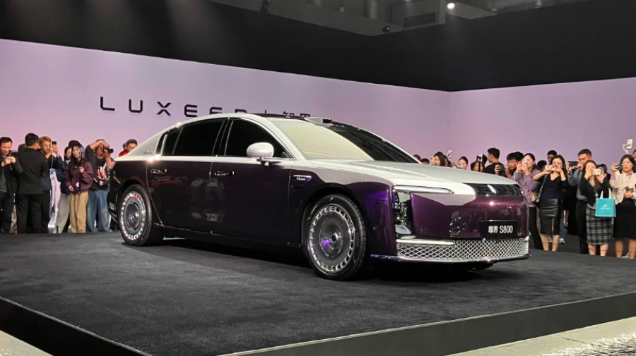 LIMUZINA KOJA JE POSRAMILA ROLLS ROYCE I MAYBACH: Maextro S800 nudi futurizam po cijeni 'običnog' auta (VIDEO)