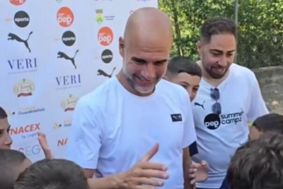POKAZAO VELIKO SRCE: Pep Guardiola ugostio palestinsku djecu na kampu u Španiji (VIDEO)