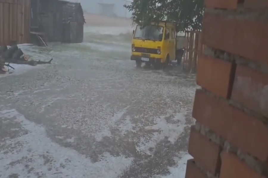 NEVRIJEME IZ SUSJEDSTVA STIGLO U NAŠU ZEMLJU: Objavljeni prvi snimci udara vjetra i kiše (VIDEO)