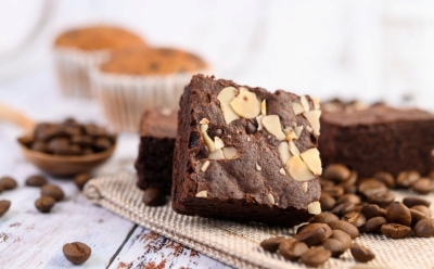 Neodoljivo sočan i hrskav desert: Čokoladni brownie s lješnjacima