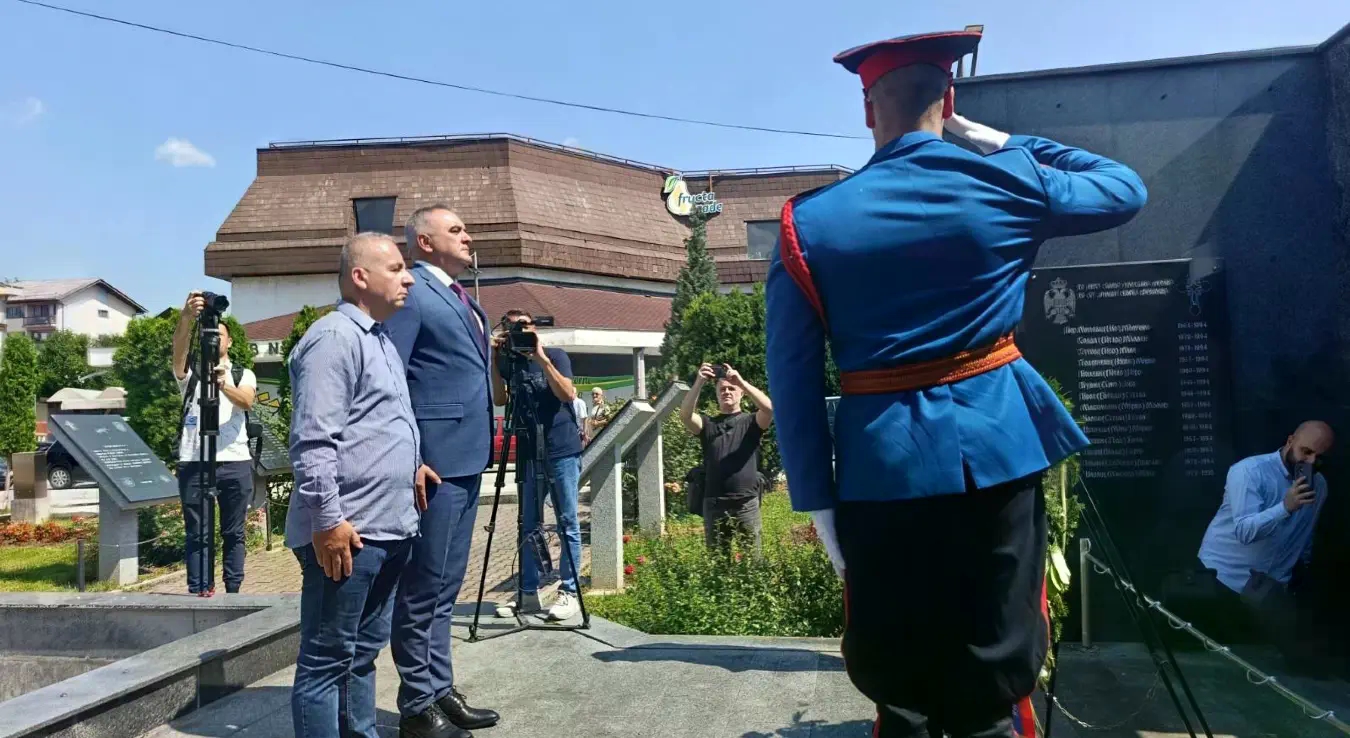 Минић у Шипову положио вијенац код Централног спомен-обиљежја