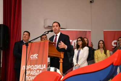 (FOTO) "Porodica, pravda, ponos za jaču Srpsku" Sa tribine u Šipovu Selak poručio da ljudi prepoznaju one koji DRŽE RIJEČ