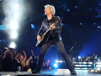 Jon Bon Jovi zbog zdravstvenih problema prekinuo koncert