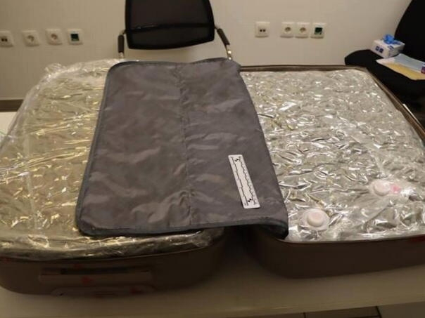 Sletjela u Zagreb s "posebnim" prtljagom: Policija u koferu pronašla skoro 15 kg marihuane