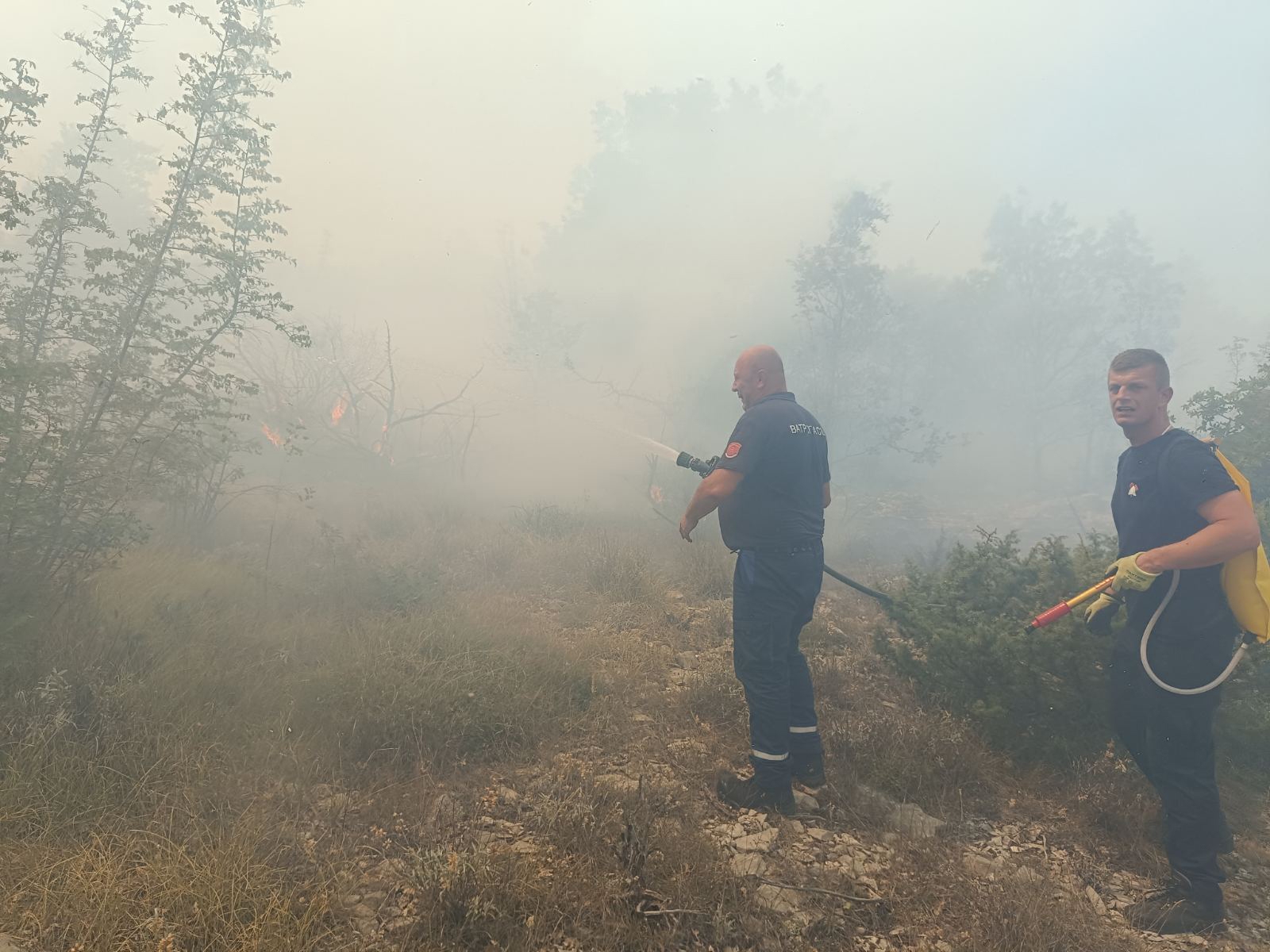VATROGASCI ODBRANILI DOMAĆINSTVA Kuće na područjima zahvaćenim požarima kod Trebinja nisu ugrožene