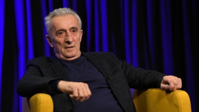 Pjevač ima 500 KM penzije i raznosi poštu: "Da mi nije mikrofona, ne znam kako bih preživio"