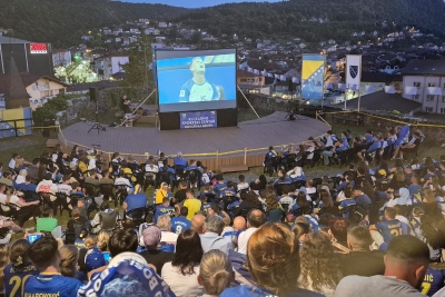 FOTO Fan zona na Starom gradu ponad Crkve u Bosanskoj Krupi: Navijače razočarao poraz BiH