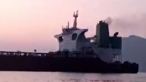 Iran tvrdi da su dva supertankera naletjela na morske mine u Hormuškom moreuzu: Eksplozije onesposobile brodove s 4,5 miliona barela nafte