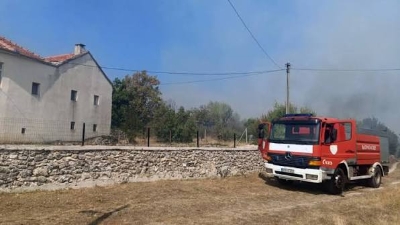 Požar u Tulima odbijen od kuća i drugih objekta