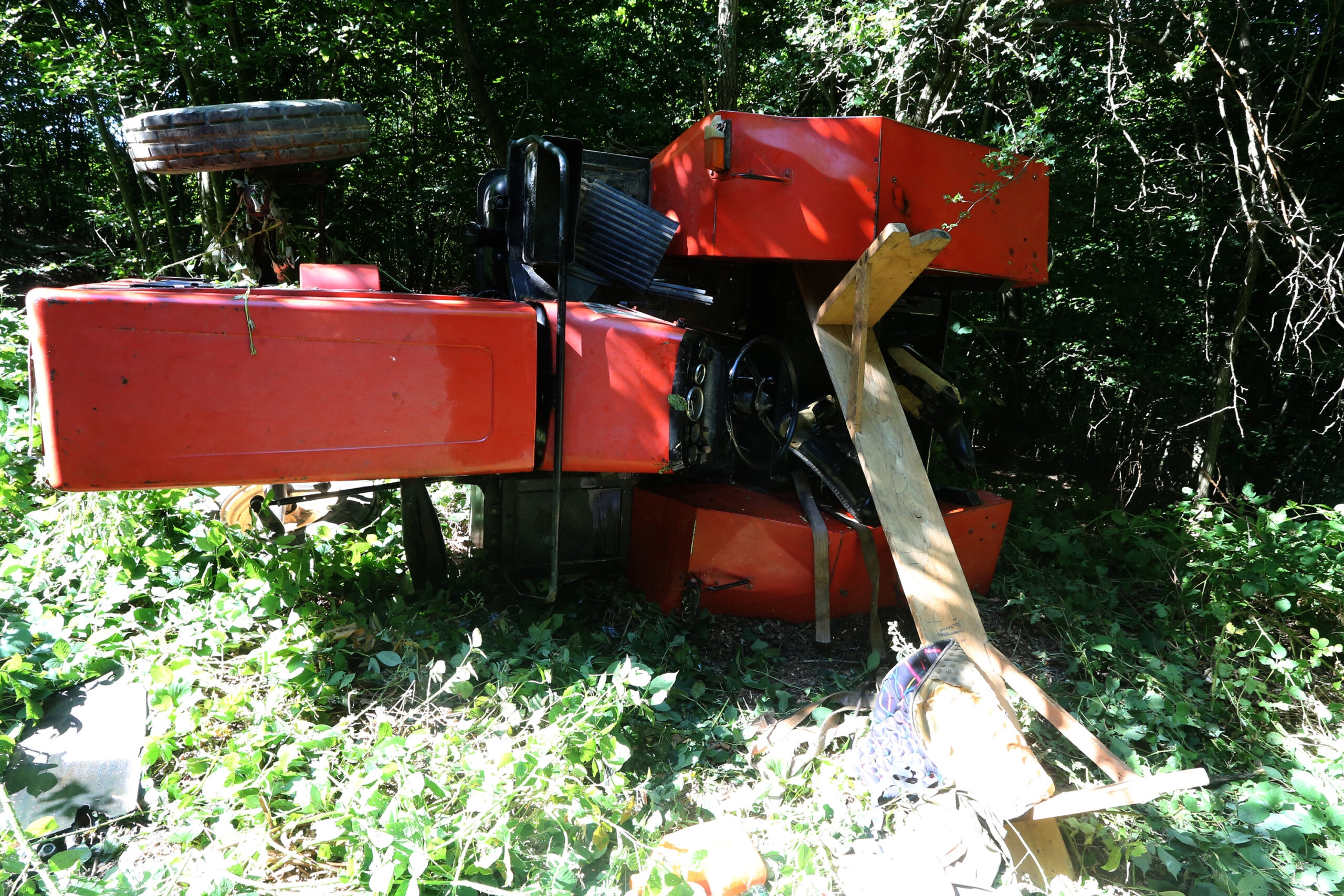 Nije mu bilo spasa: Muškarac (78) poginuo kada ga je prignječio traktor