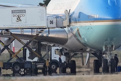 Trampov bijeg iz Turske: Kamionom za ketering prebačen u drugi avion (FOTO)
