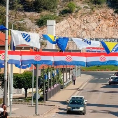 U Stocu postavljene bh. i hrvatske zastave uoči početka Mundijala