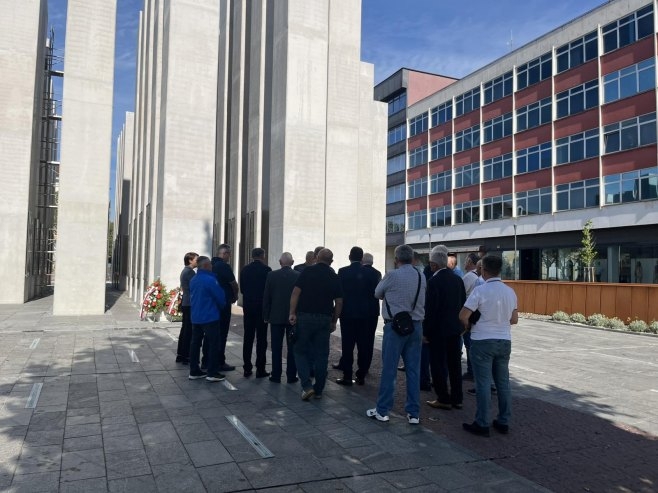 16. krajiška motorizovana brigada obilježava 35 godina postojanja; Na Centralnom spomen-obilježju položeni vijenci (VIDEO)
