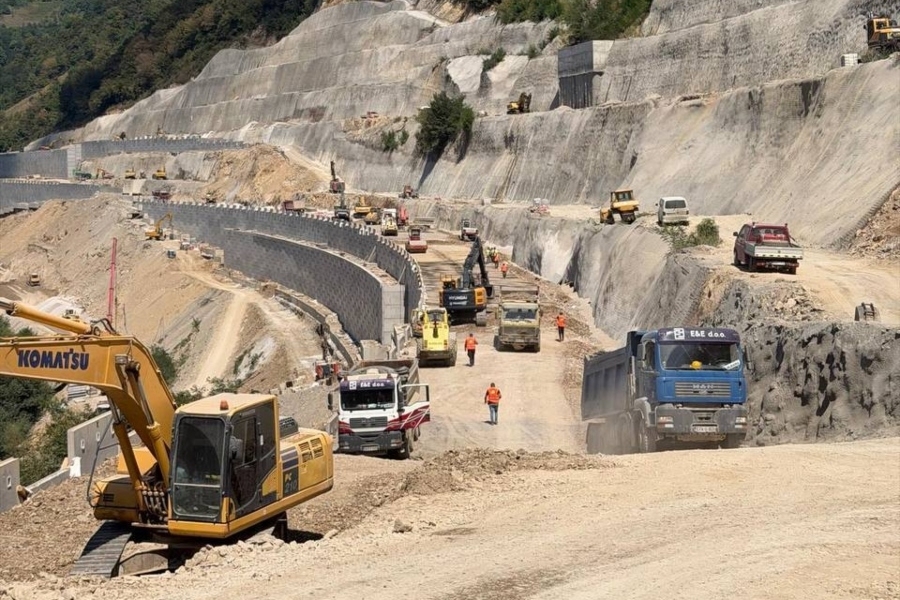 UDARNIČKI TEMPO NA VRANDUKU: Kilometri novog autoputa uskoro u funkciji (VIDEO)