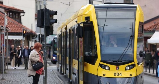 Maloljetna djevojka napadnuta u tramvaju zbog sjedišta: Mladić je odbranio