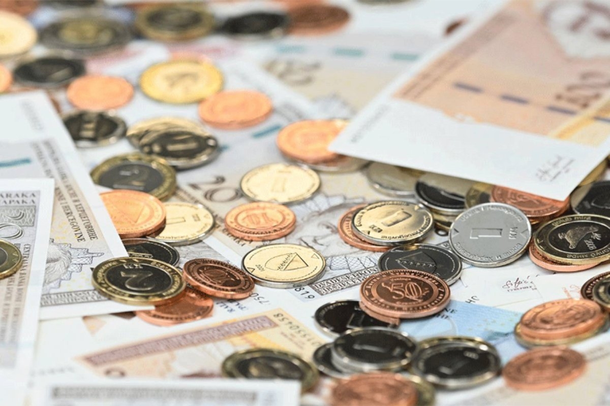 Dnevnice za službena putovanja u FBiH duplo veće nego u Srpskoj: Vozač za 20 KM ne može platiti ni jedan obrok, a ne tri