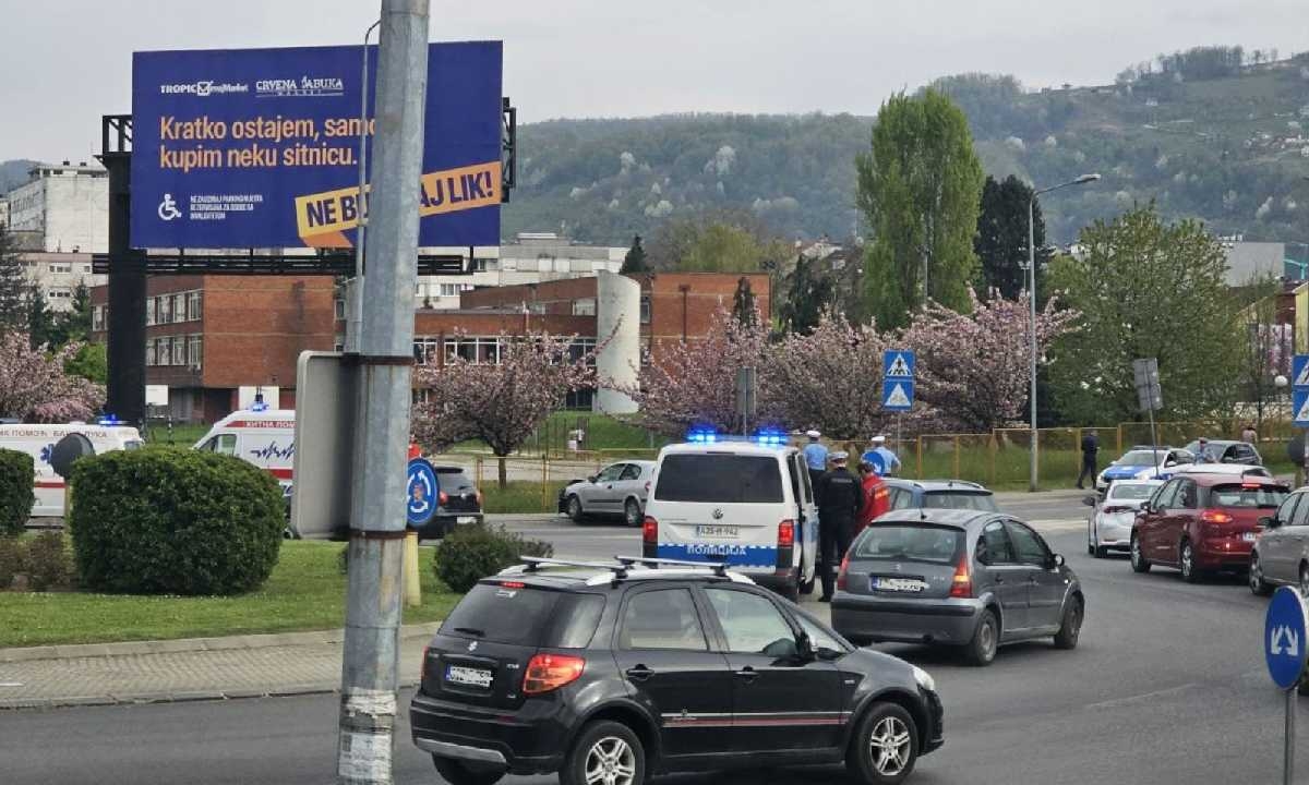 Kolaps kod banjalučke Gimnazije: Udes, policija i hitna na licu mjesta