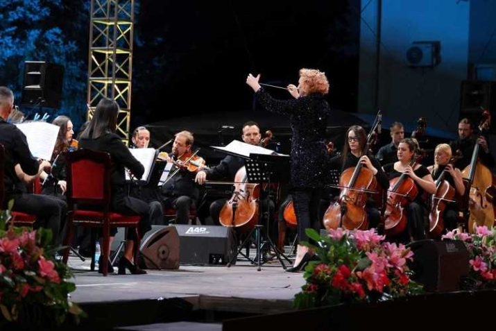 Spektakl u Banjaluci: Koncert “Poklon Republici” još jednom oduševio publiku (Foto)