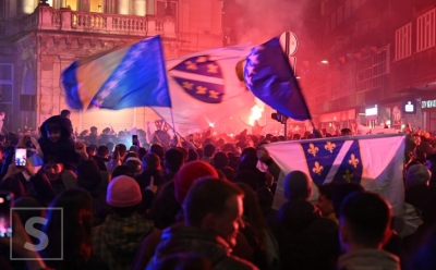 Cijelo Sarajevo na nogama: Pogledajte slavlje građana ispred Vječne vatre