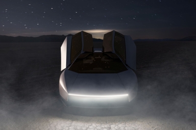 MUSK PREDSTAVIO 'TESLU' KOJA LETI: Tokom demonstracije djelovalo kao model 'Roadster' - prkosi zakonima fizike  (FOTO/VIDEO)