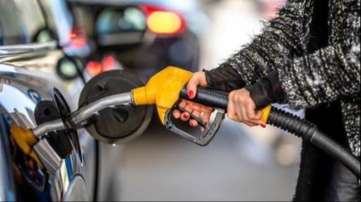 Naglo pale cijene nafte, trebat će vremena da vozači osjete razliku