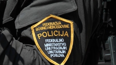 Službenik FUP-a uhapsio muškarca koji je nožem izbo poštara