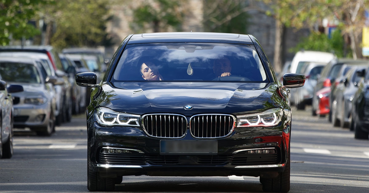 Vozač BMW-a pokušao da prevari policiju: Osmislio sistem za zaobilaženje kazni