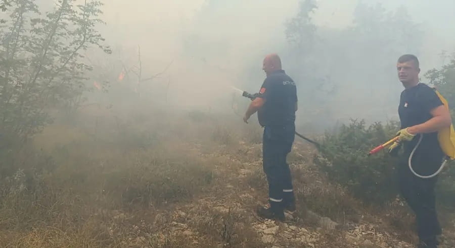 Požar u dživarskom Poljicu zahvatio minsko polje, čule se detonacije – kuće odbranjene