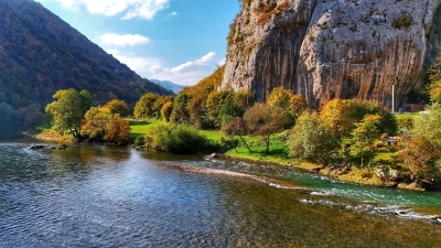 Znate li zašto jesen počinje 23.septembra, a ne 21. kao ostala godišnja doba?