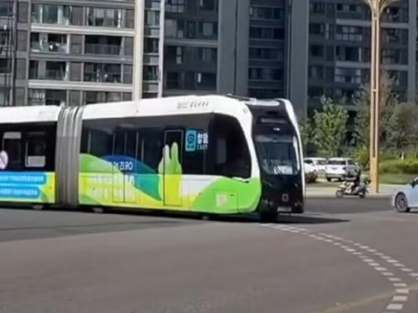 Na ulice Banjaluke stiže "tramvaj", ali bez šina