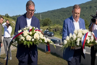 BLAMAŽA KAKVU REGIJA ODAVNO NIJE VIDJELA: Vučić i Dodik položili vijence tamo gdje su srpski avioni pobili srpske civile