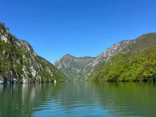 Safet Alić na obali Perućca gradi turističku oazu: Želim da Srebrenica cvjeta