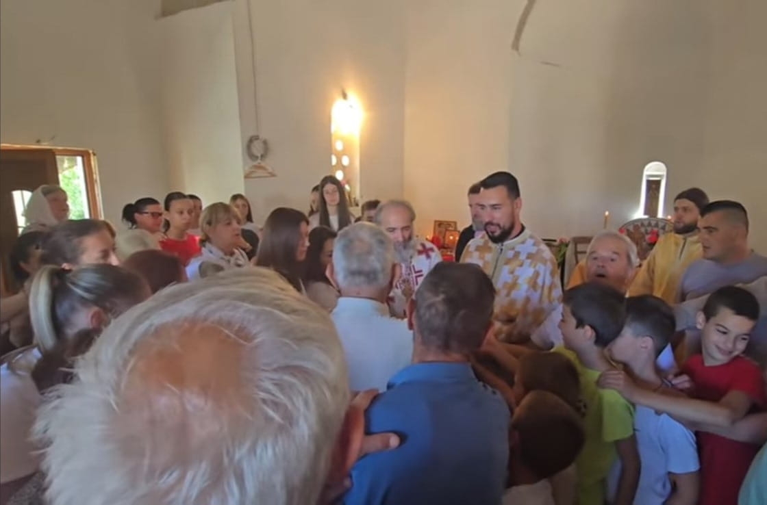 Sveta liturgija u hramu Svi sveti u Zasadu okupila brojne vjernike
