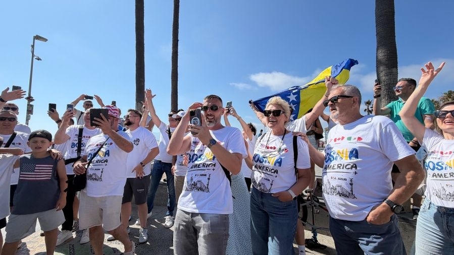 Video / Navijači se skupljaju u Los Anđelesu: Na plaži zaplesala i porodica Džeko