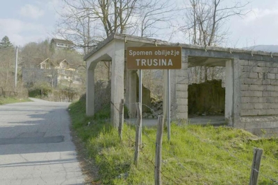 KAKO JE POČINJEN ZLOČIN U TRUSINI: Kuće Hrvata gađane su svjetlećim mecima, crvenom bojom...