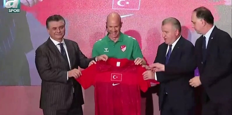 Anthony Taylor iznenadio nogometnu javnost prelaskom u Tursku nakon što se na SP-u oprostio od suđenja