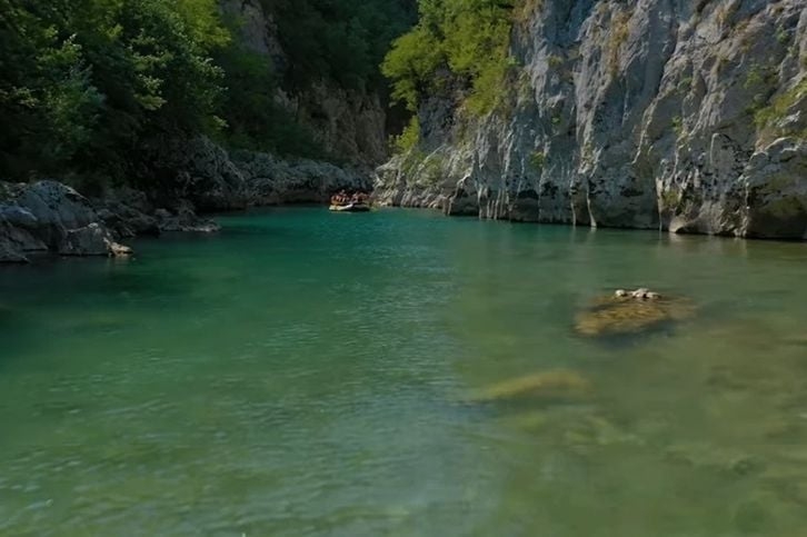 Tragedija u Hercegovini: Prevrnuo se rafting čamac, jedna osoba izgubila život