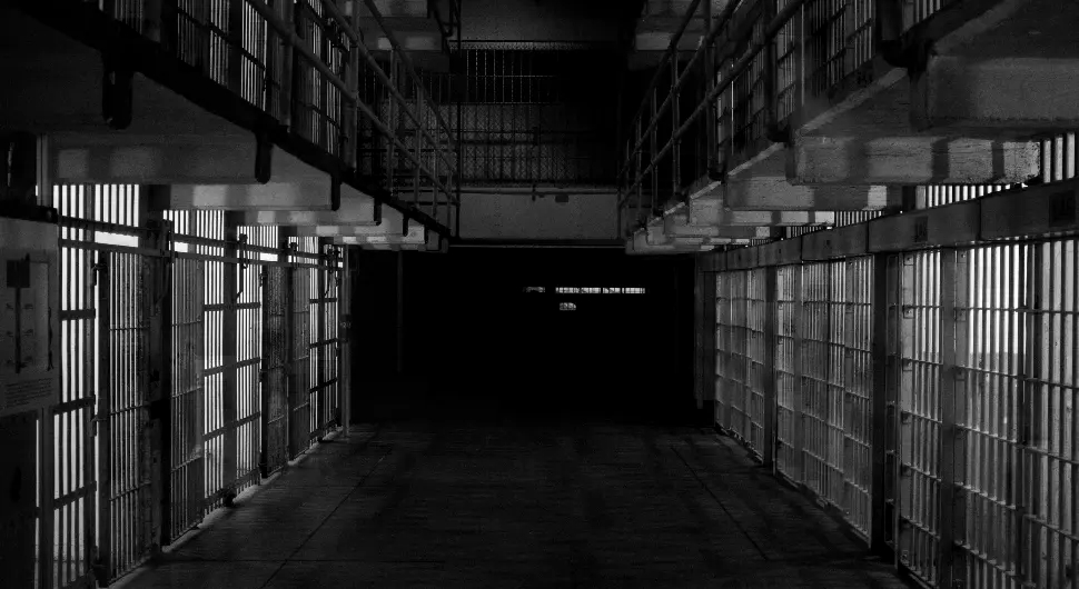 Крао сребрнину из Јелисејске палате и продавао на интернету: Ево колику казну је добио