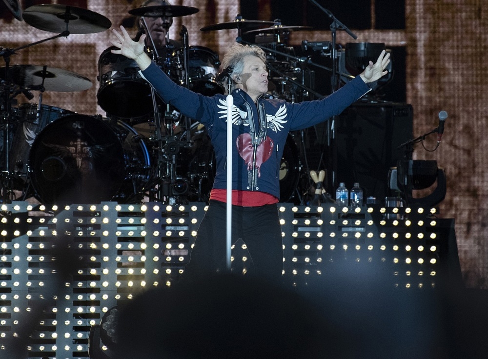 "Nemojte bacati ulaznice“ Bon Džovi zbog zdravstvenih problema prekinuo koncert u Njujorku