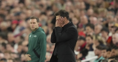 Luda scena na "Enfildu", Simeone nasrnuo na navijača (VIDEO)