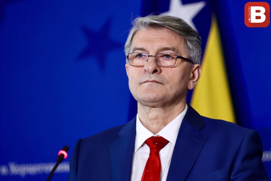 ŠEMSUDIN MEHMEDOVIĆ BEZ DLAKE NA JEZIKU: HDZ i SNSD su zarobili državu, Bošnjaci su počišćeni iz institucija, a Trojka čuva fotelje i prodaje interese naroda!