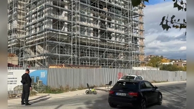 Sarajevo: Spala oplata sa zgrade u izgradnji, povrijeđene tri osobe, među njima i dijete