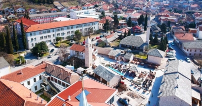 MUNDIJALSKA GROZNICA BRŠE PODJELE: Na ulicama Stoca zajedno osvanule zastave BiH i Hrvatske (FOTO)