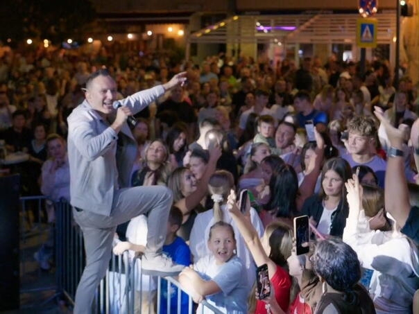 Spektakl u Konjicu: Berin Buturović otvorio muzički dio Konjičkog ljeta