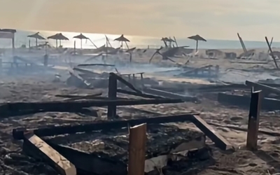 Požar zahvalio jednu od najpopularnijih plaža u Crnoj Gori: Buktinja progutala sve pred sobom